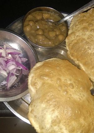 A picture of Chole bhature...