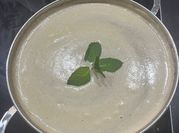 Una foto de caldos con nata