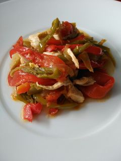 Una foto de Pechuga con piperrada