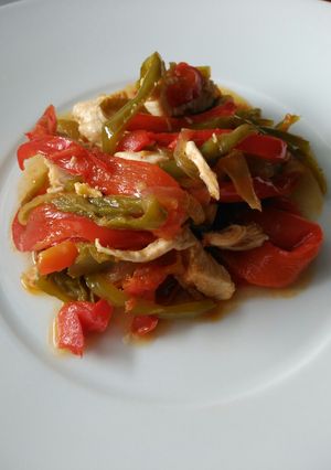 Una foto de Pechuga con piperrada