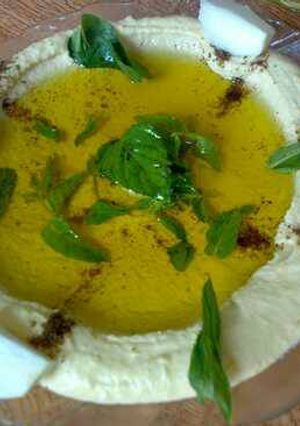 A picture of Sham-Style Masabaha (Chickpea Dip).