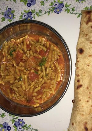 સેવ ટામેટા નું શાક (Sev Tomato Shak Recipe In Gujarati) રેસીપી મુખ્ય ફોટો