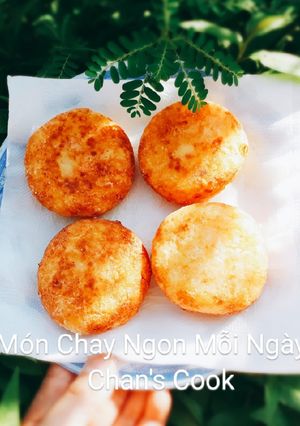 Hình của món Bánh khoai tây chiên giòn nhân cà rốt chay.