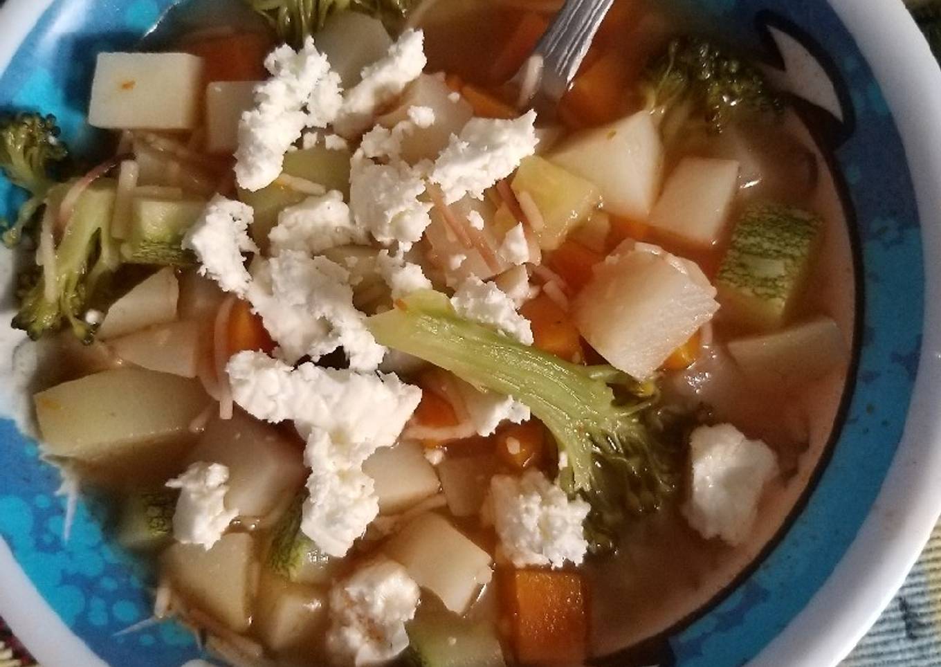 Sopa de verduras😀🥔🥕🍅🥦