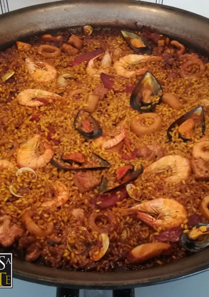 Una foto de Arroz con marisco y pescado
