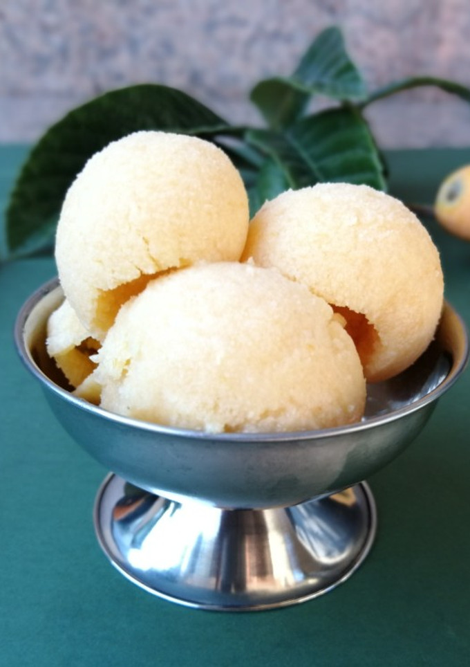 Una foto de Helado de nísperos