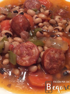 Una foto de Judías carillas con chorizo y verduras