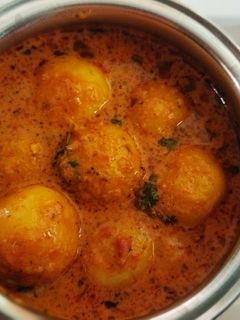 દમ આલુ (Dum Aloo Recipe In Gujarati) રેસીપી મુખ્ય ફોટો