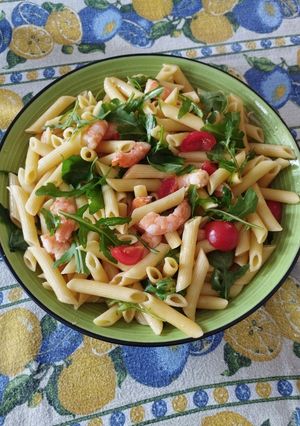 A picture of Cold Pasta Salad with Shrimp, Tomatoes, and Arugula.