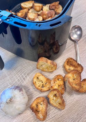 Une photo de Croûtons à l’ail à l'air fryer