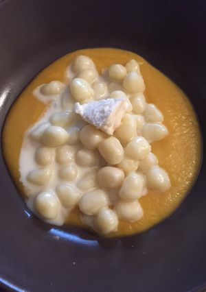 Foto di Gnocchetti al gorgonzola su fonduta di zucca