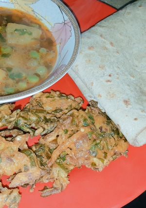 A picture of Aloo matar gravy.