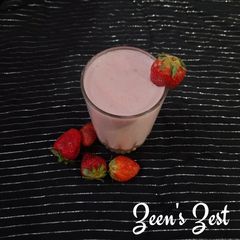 A picture of Strawberry Lassi.