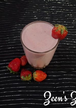 A picture of Strawberry Lassi.