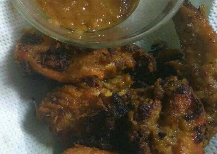Ayam goreng bumbu kelapa