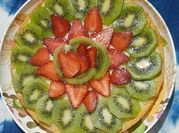 Una foto de tarta de duraznos y manzana