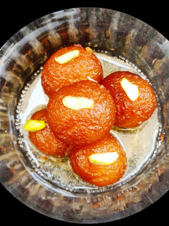 ગુલાબજાંબુ(Gulabjambu recipe in Gujarati) રેસીપી મુખ્ય ફોટો