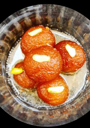 ગુલાબજાંબુ(Gulabjambu recipe in Gujarati) રેસીપી મુખ્ય ફોટો