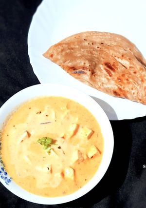 A picture of Mughlai Paneer Korma In White Gravy.