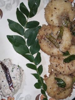 आलू भरी फ्राई इडली (aloo fry fry idli recipe in Hindi) रेसिपी मुख्य फोटो