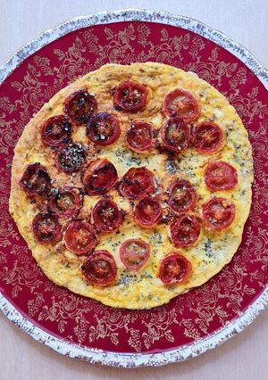 Una foto de Frittata de tomates cherry, queso y orégano