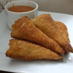 A picture of Bread cone samosa😋😋.