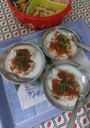 दही गुजिया (Dahi Gujiya recipe in Hindi) रेसिपी मुख्य फोटो