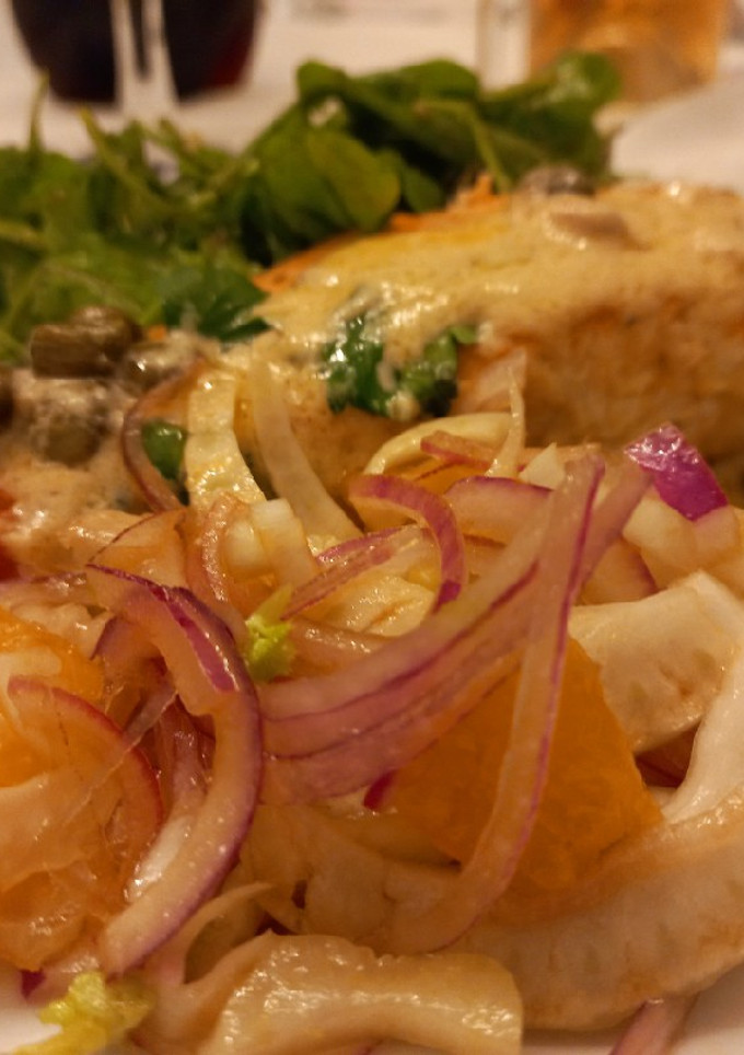 Una foto de Salmón rosado con crema de limón