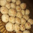 Pan de queso con cebolla de verdeo