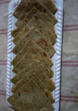 A picture of Alu paratha.