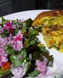 Tortilla Deliciosa de verduras con Ensalada Colorida