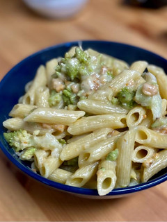Una foto de Macarrones con romanescu y Almendras