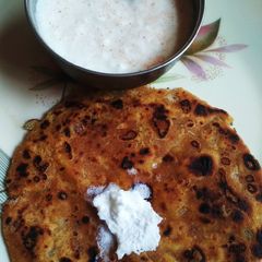 A picture of Daal ka paratha.