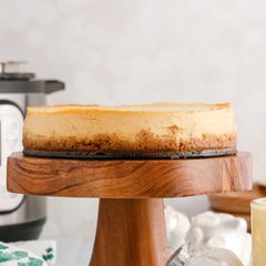 A picture of Cheesecake in an Instant Pot.