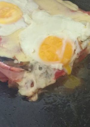 Una foto de Matambre a la fugazzeta con huevo