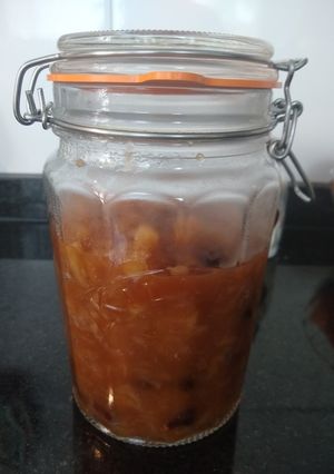 Una foto de Mermelada de manzana y canela con un toque de whisky y pasas