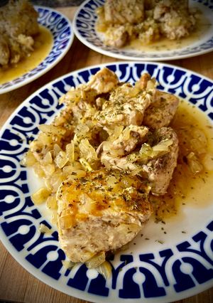 Una foto de Bonito encebollado