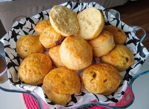 Foto principal de Scones o panecillos ingleses para el té