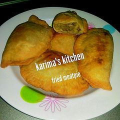 Fried meat pie A picture of Fried meat pie.