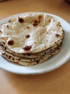 બેબી ફૂલકા રોટી(baby fulka roti recipe in Gujarati) રેસીપી મુખ્ય ફોટો