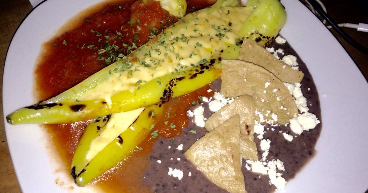 Chile Xcatic relleno de queso gouda Receta de Ulises El Cochas Cano- Cookpad