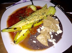 Una foto de Chile Xcatic relleno de queso gouda
