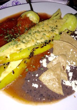 Una foto de Chile Xcatic relleno de queso gouda