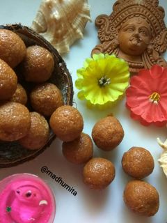 গুড়ের নারকেল নাড়ু(Gurer narkel naru recipe in Bengali) রেসিপির প্রধান ছবি