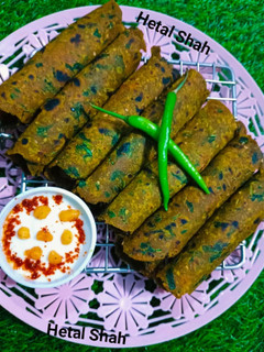 मेथी पालक थेपला (methi palak thepla recipe in Hindi) रेसिपी मुख्य फोटो