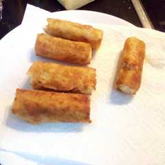 A picture of Lumpia tahu telur.