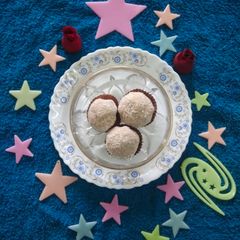 A picture of White balls.