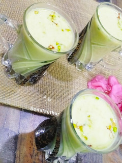 ઠંડાઈ (Thandai Recipe In Gujarati) રેસીપી મુખ્ય ફોટો