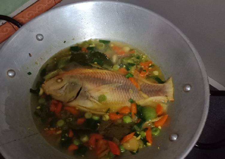 Soup ikan nila Totole (bumbu jamur)