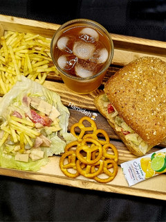 عکسی از دستور ساندویچ سرد کالباس (فوری)🌯